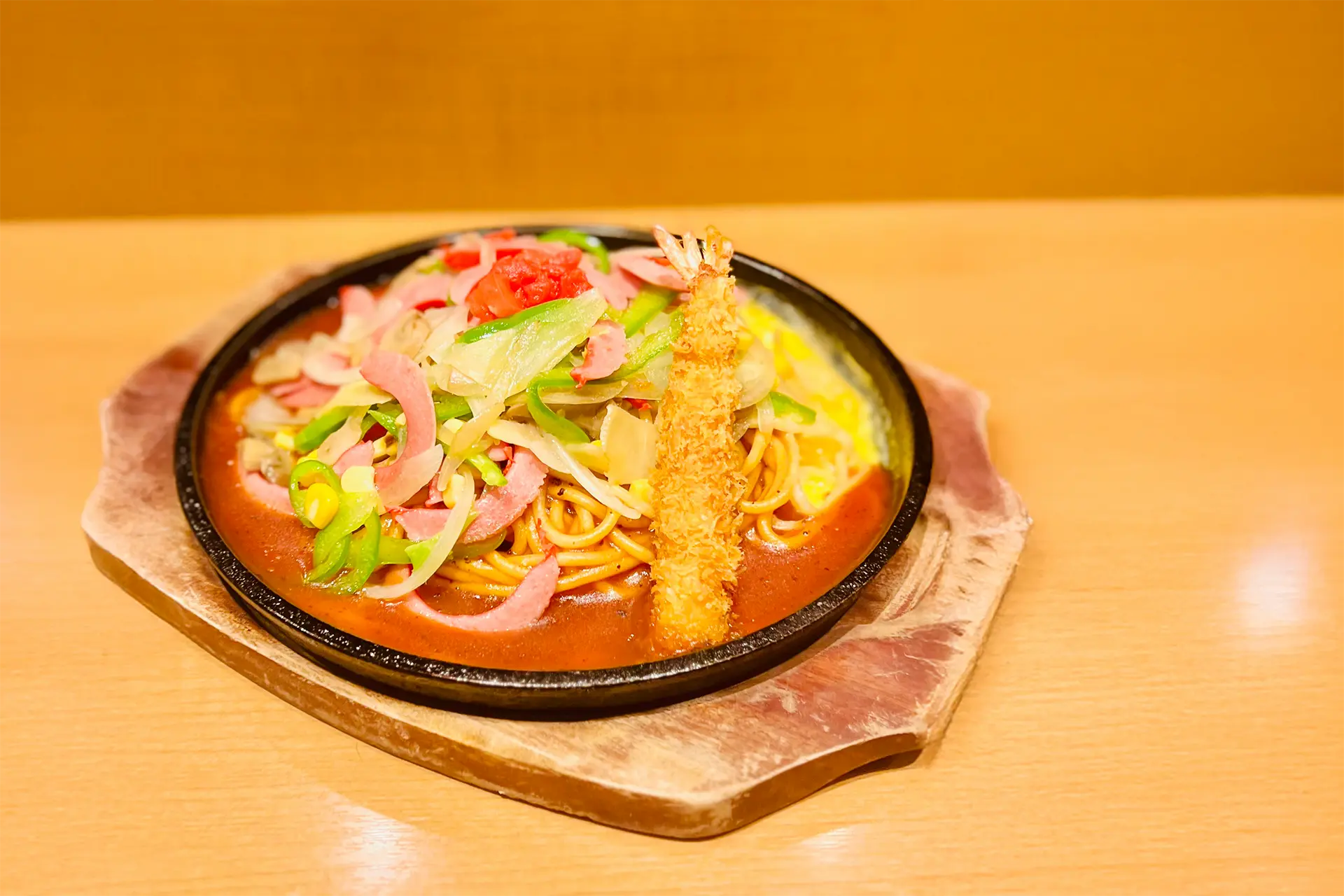 【料理画像】チャオのあつあつ鉄板「ナポリタン」