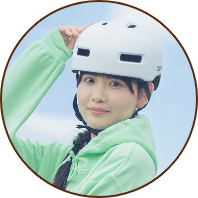 自転車に乗る伊藤実希