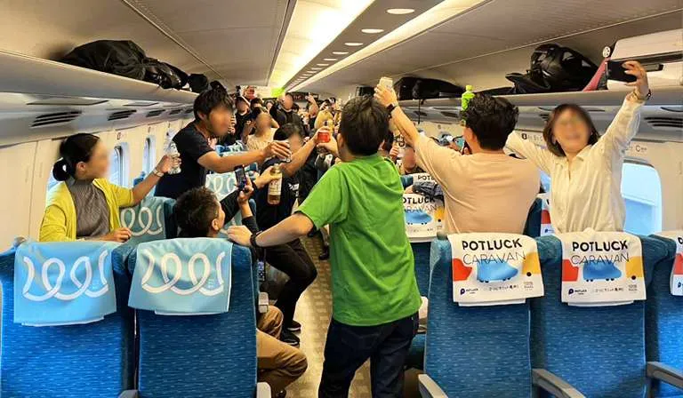 新幹線車内でのトークセッション