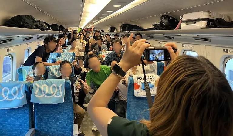 新幹線車内でのトークセッション