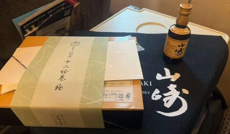 特別列車で向かう蒸溜所ツアー