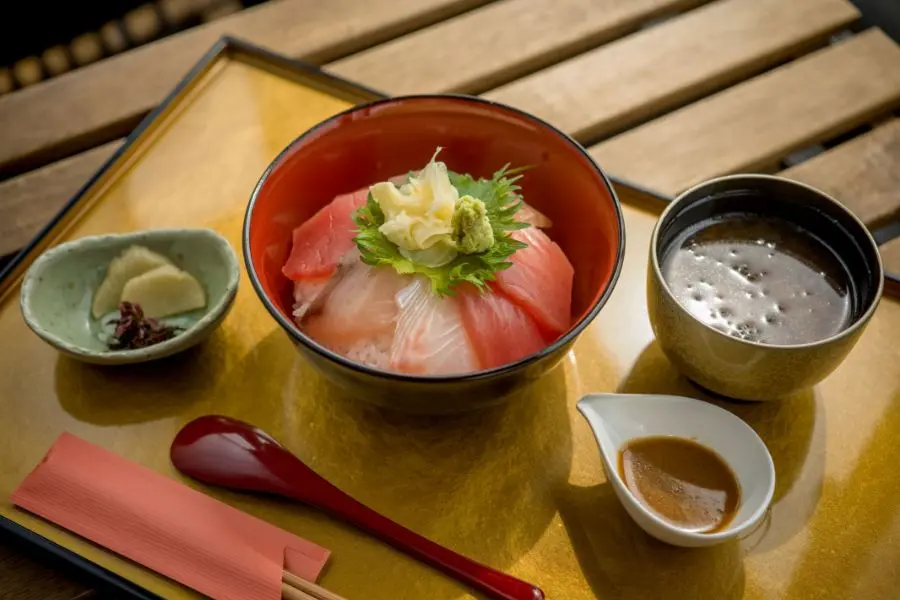 海上海鮮酒場 さざ波食堂の３種から選べる海鮮丼の画像